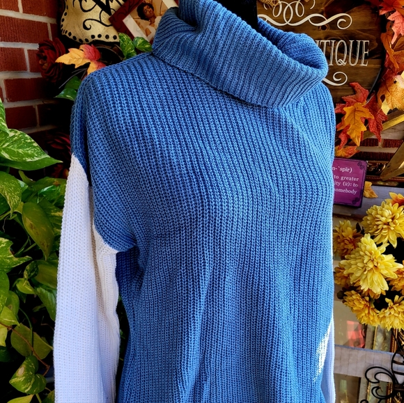 Koinshha Crew Neck Turtleneck Sweater - Picture 5 of 9